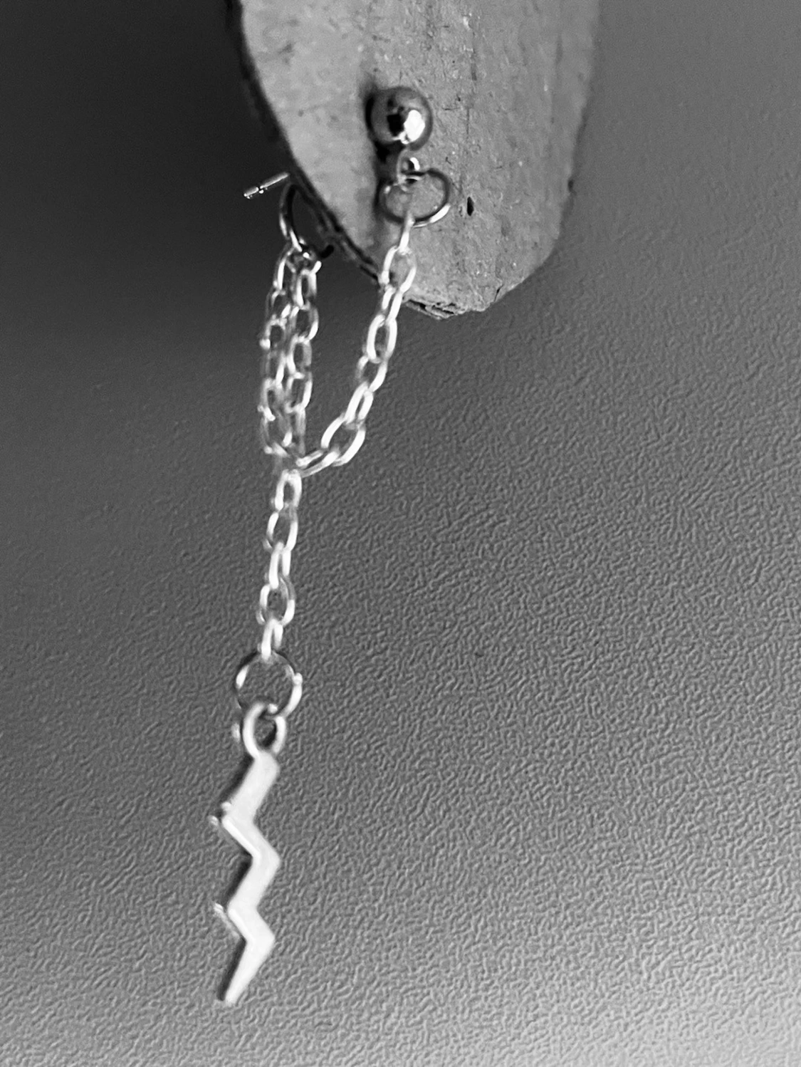 By prisförslag- 1 st Silverörhänge med blixt och kedja