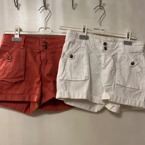 Shorts kitt - Shorts kitt. De båda shortsen är från 365 sunshine. Använt fåtal gånger. Finns möjlighet att köpa ett par.