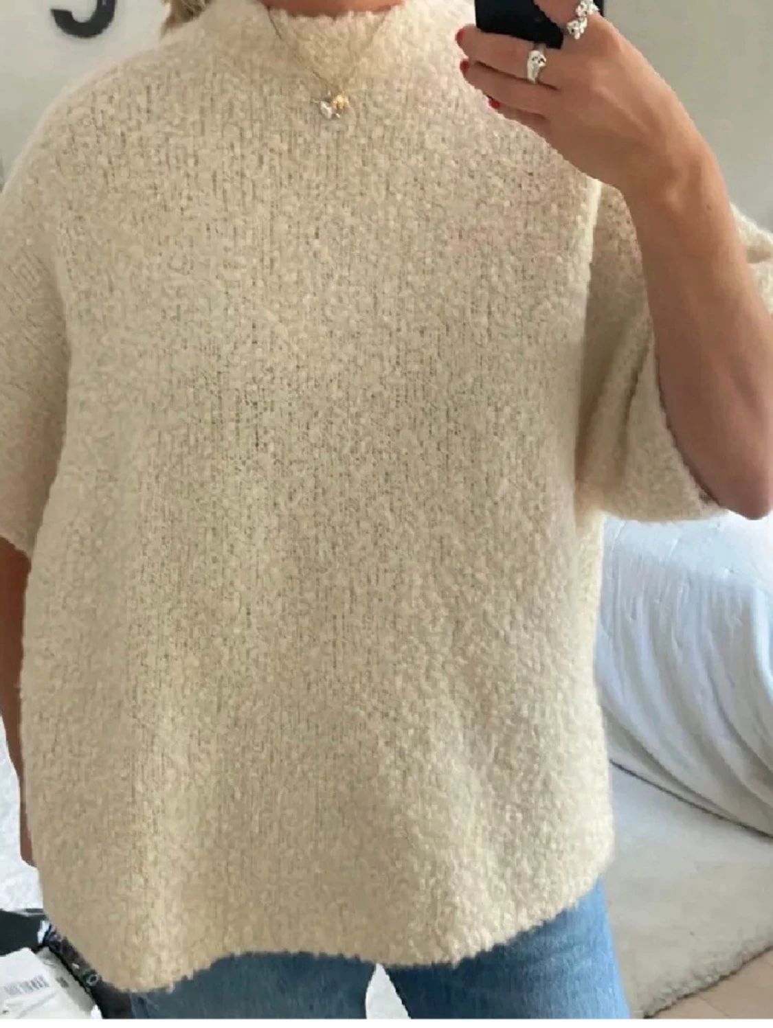Beige stickad t-shirt med kort ärm