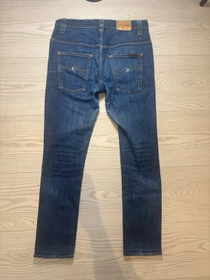 Nudie jeans - Dry - Riktigt feta Nudie jeans i riktigt goa fades  | Skick: 9/10 | Nypris: 1800kr | Modell: Thin Finn | Storlek: W33 L32 men sitter mer som W32 L32 | Inga defekter🙌 | Hör av er vid minsta fundering🙌🤝