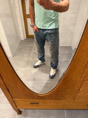 Replay jeans  - Ett par snygga byxor från Replay i storlek W33 L30 i modellen Anbbas 