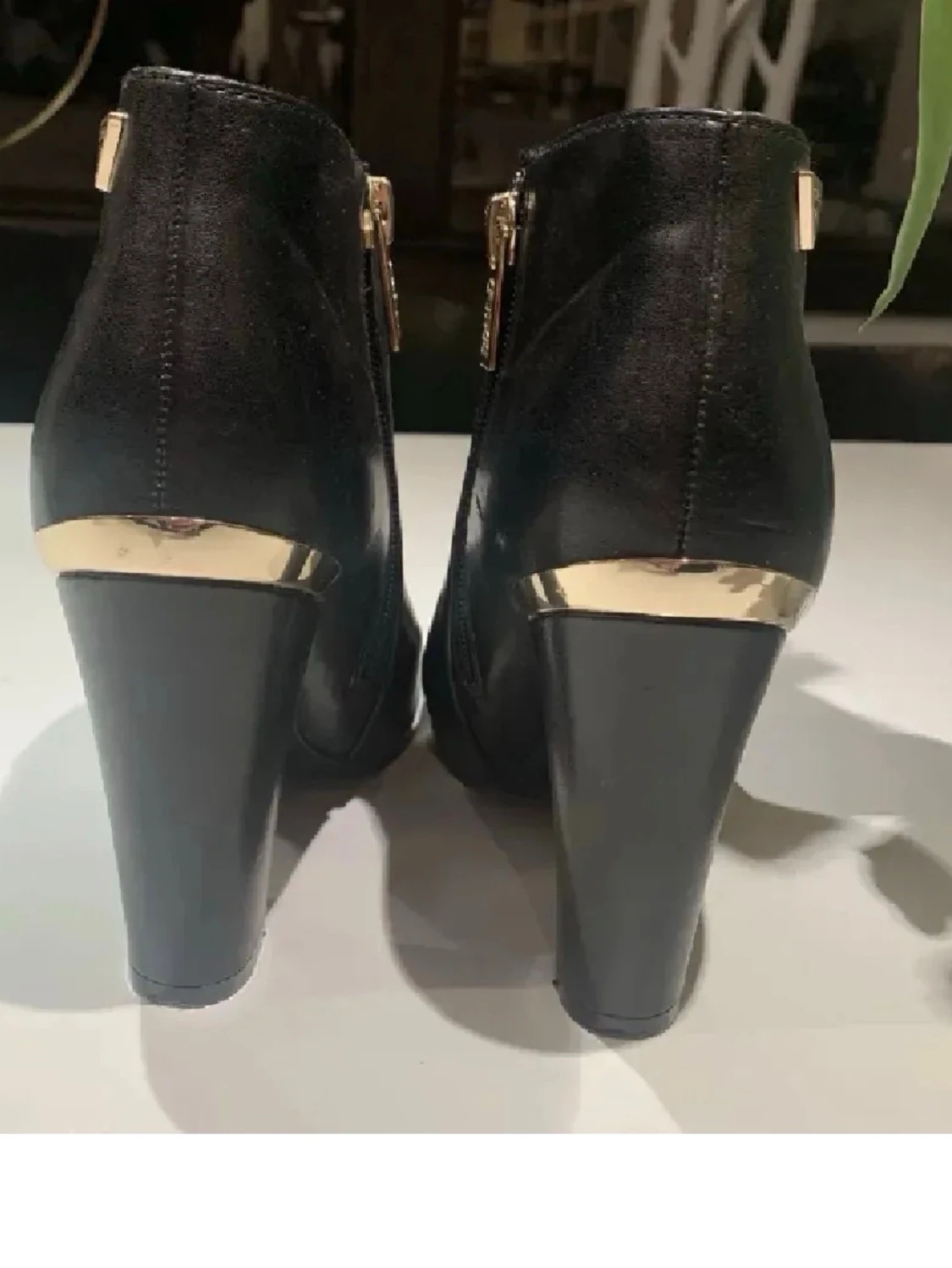 Svarta stövletter från Guess - 1