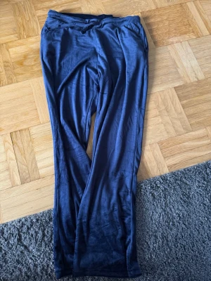 Mjukisbyxor  - Helt nya bara provat! Kolla gärna in min profil om det är något du vill köpa!🩷