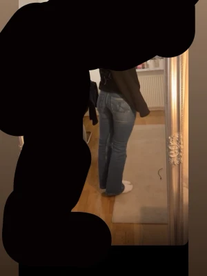 Blå bootcut jeans  - Snygga jeans från gina young! Storlek 158 inga defekter och använda fåtal gånger. 