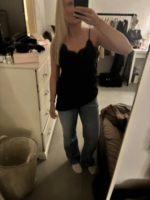 Snedskuret spetslinne - Trendigt spetslinne från H&M!