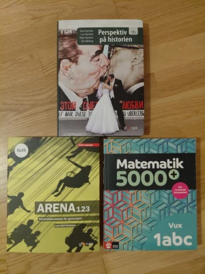 Kurslitteratur komvux - Kurslitteratur för komvux om ni studerar Historia 1b, Mattematik 1a,1b &1c, Samhällskunskap 1b.   Böckerna är köpta från Adlibris och är helt oanvänd. Jag säljer alla för 500kr men kan även sälja böckerna separat för 250kr.   Perspektiv på historien 1b  Andra upplagan ISBN 9789140691118   Arena 123 (Samhällskunskap 1b) Fjärde upplagan ISBN 9789151111001  Mattematik 5000 (1a,b,c)  Första upplagan ISBN 9789127461772 
