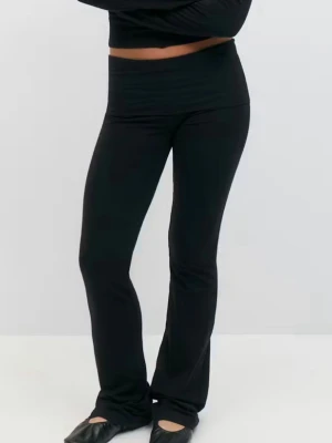 Svarta yoga pants - Yoga pants från Gina tricot young. Säljer då jag inte använder dem. Jättefint skick. Storlek 146/152
