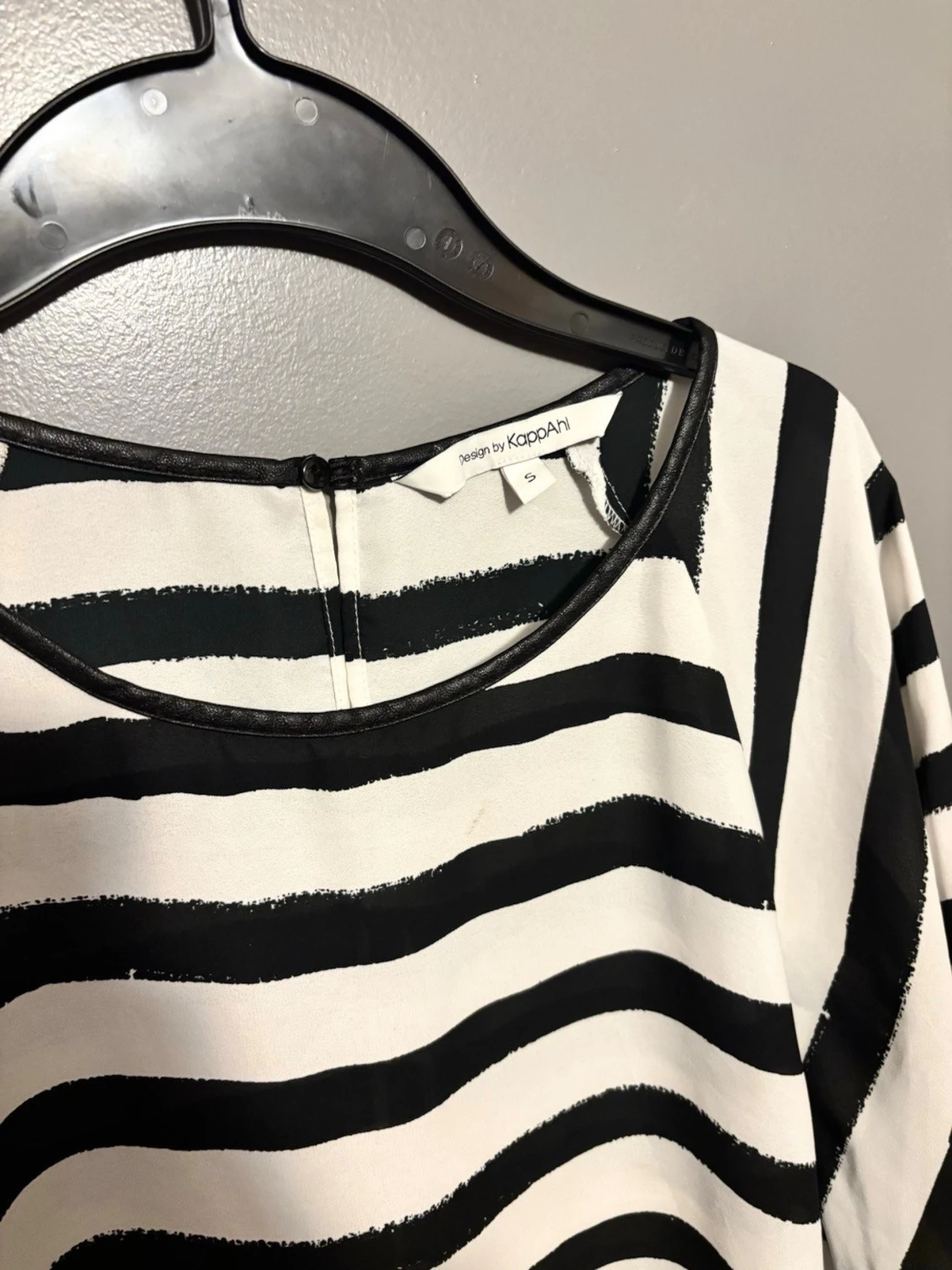 Randig svartvit blus med vida ärmar KappAhl - 2