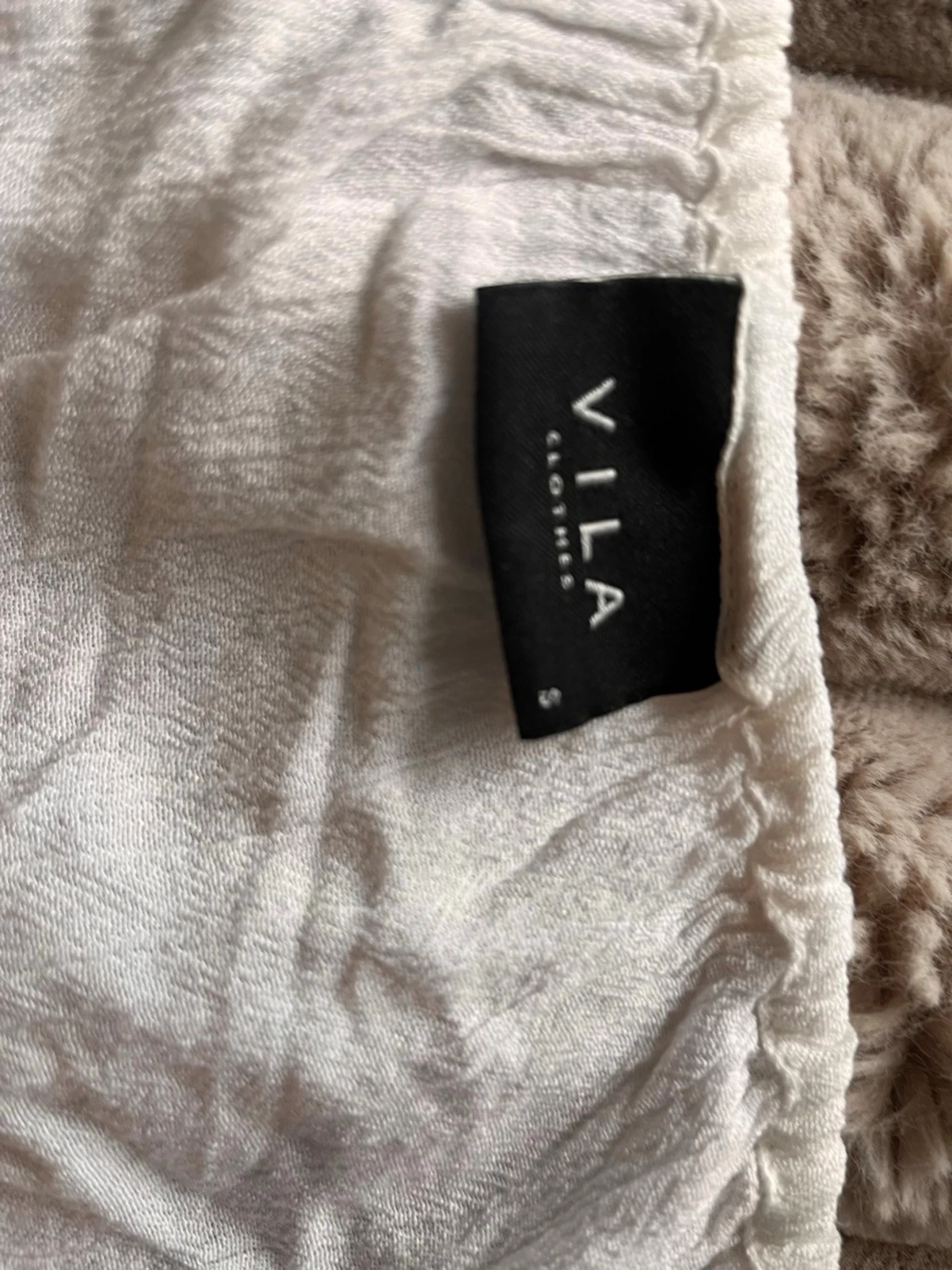 Vit blus från Vila - 2