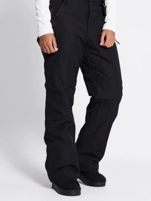 Svarta skidbyxor med hängslen - Säljer ett par svarta skidbyxor med hängslen och justerbar midja. Byxorna har en lös passform, dragkedja framtill och reflexdetaljer på baksidan av benen. Perfekta för vintersport och håller dig varm i backen. ALDRIG ANVÄNDA! Orginalpris 450kr