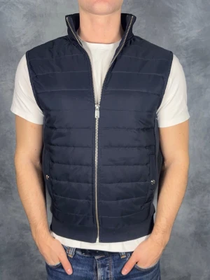 Reiss väst - Storlek: M || Skick: Mycket bra || Nypris: Ca 2300kr || Följ för liknande produkter 🍾