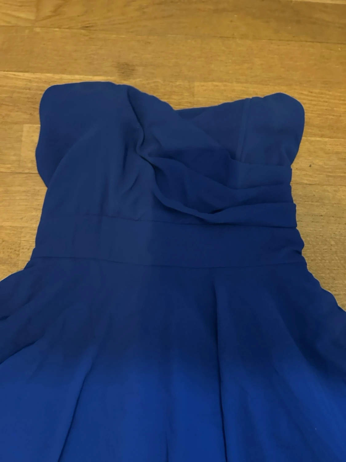 Blå axelbandslös kort klänning - 1