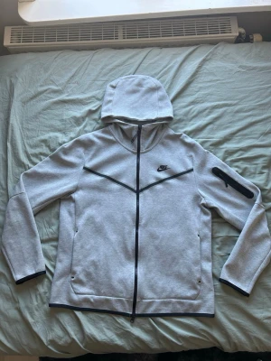 Nike tech - Skriv för mer bilder, pris går att diskutera