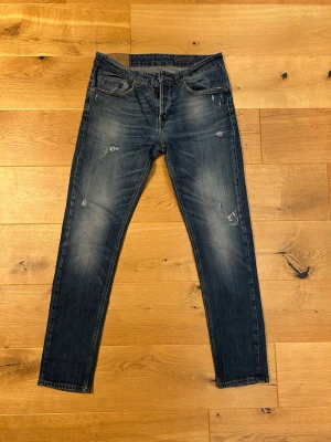 Dondup George Jeans - Dondup George Jeans i mycket bra skick | Storlek och mått: W33, längd ca 103cm, midja ca 40cm📏| Vid frågor eller diskussion om pris är det bara att skriva ✍🏼| Frakt inom 48h📦