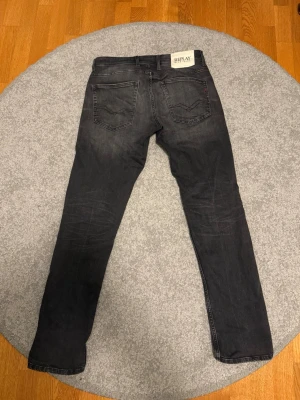 Svarta Replay jeans Grover - Replay Jeans Model: Grover, storlek 31/32 (sitter som 30/32)