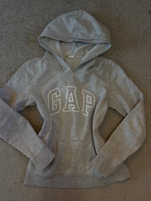 Gap vintage hoodie S - Vintage grå Gap hoodie i mycket fint skick 💕💕