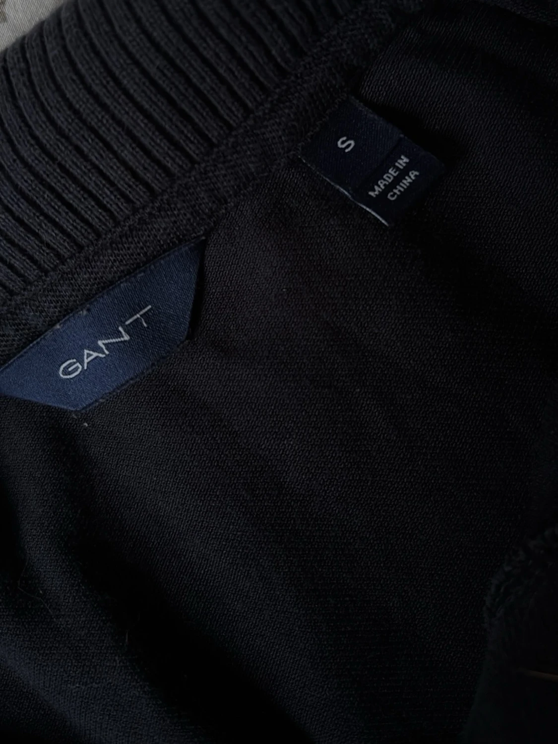 Mörkblå pikétröja från Gant - 2