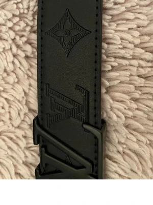 L’v bälte - Helt ny svart l’v bälte som ser snyggt ut 