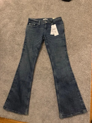 Jeans Gina Tricot  - Helt nya jeans från Gina tricot i storlek 38!