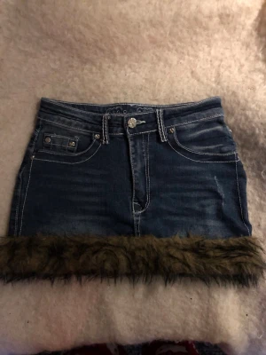 Y2K missme kjol - Missme kjol en kompis gav mig, mid Rise ock strech, använder inte nå mer för jag vet inte hur jag ska style den 😢 men väldigt fin om man kan!