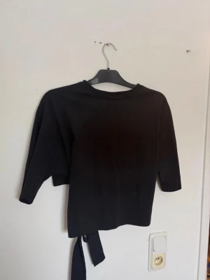 Topp ifrån Nelly  - Stl L men passar M fint