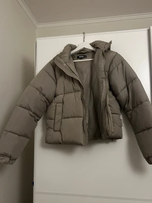 Missguided jacka - Aldrig använd