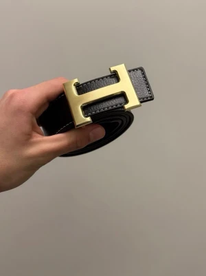 Hermesbälte  - Tja! Säljer denna helt nya bältet med H loggan på! Kontakta vid frågor eller prisförslag!