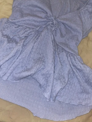 Söt ljus blå top blus sommar somrig vår  - Köptes för 150kr ungefär. Jätte fin för våren/sommaren🦋🦋🦋