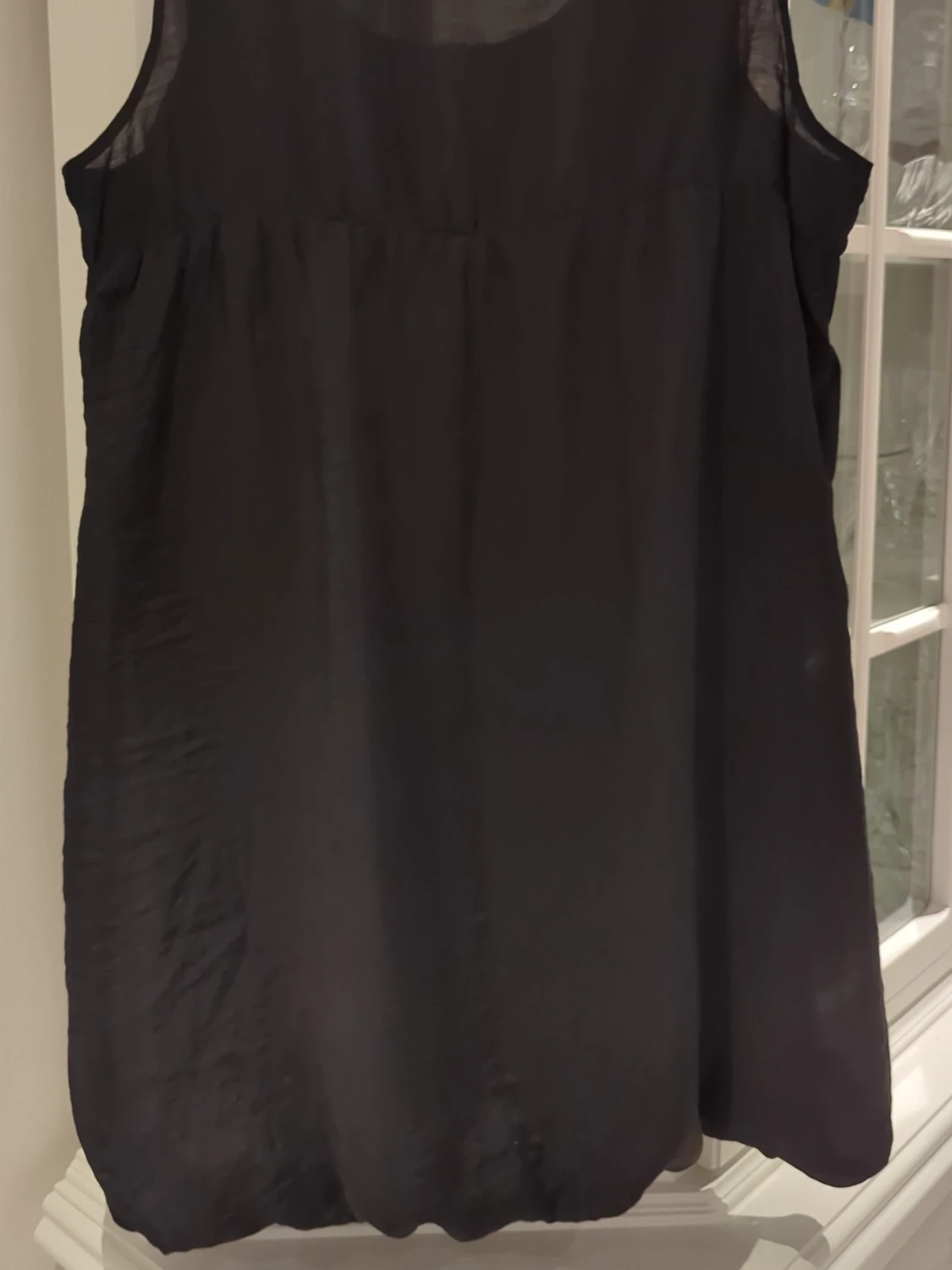 Svart ärmlös linnetopp från DNY - 2