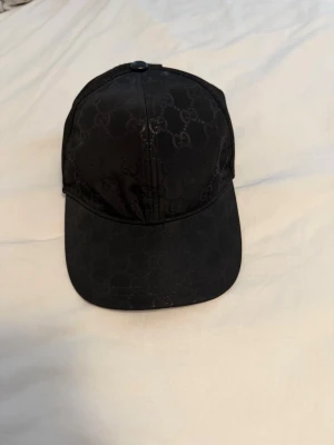 Gucci keps - Säljer denna fina gucci keps, inte använd så mycket pris kan diskuteras 