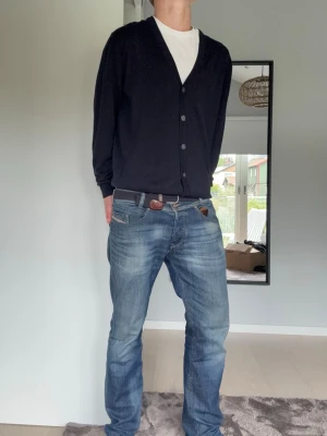 Christian Berg kofta - Riktigt snygg mörkblå kofta från Christian Berg. Storleken är M. Tveka inte på att höra av dig vid eventuella frågor och funderingar!😊✌️