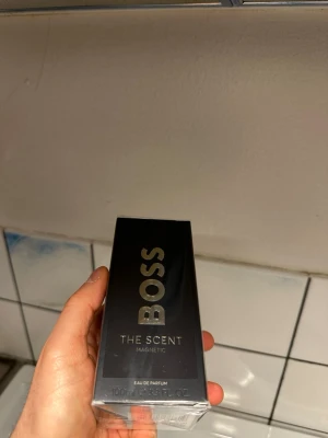 BOSS The Scent Magnetic EdP 100ml - BOSS The Scent Magnetic 100ml oöppnad butiks pris ca 1200-1600kr 