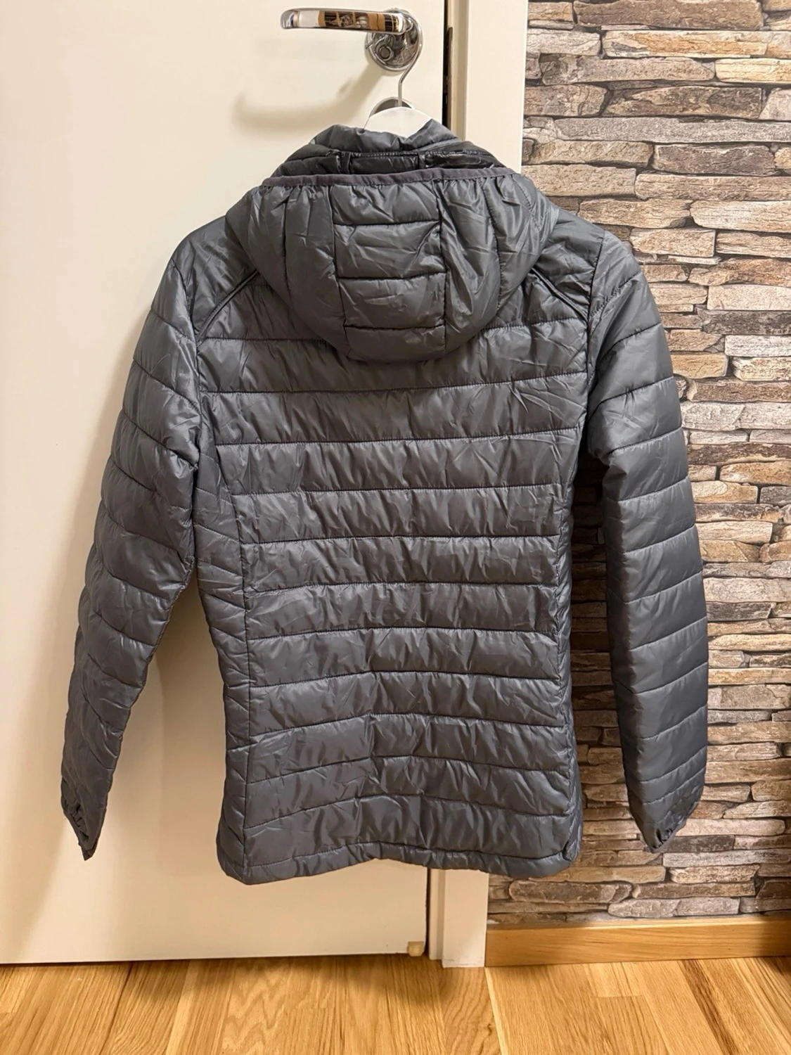 Grå pufferjacka med huva - 1