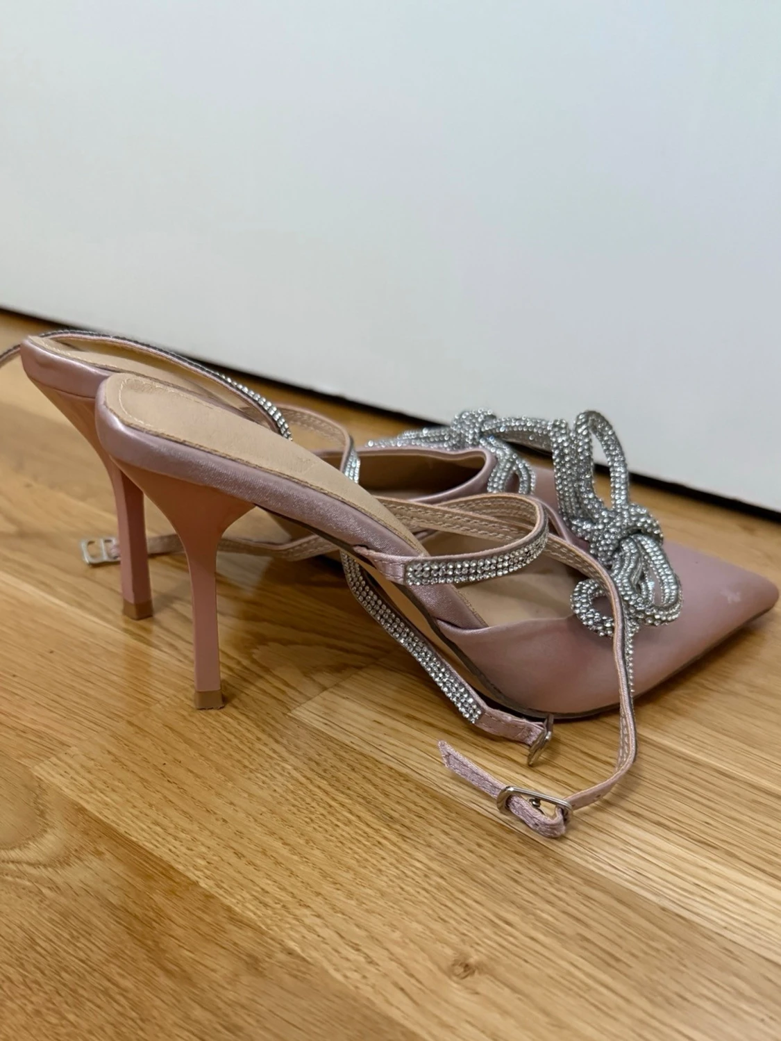 Rosa pumps med strass och rosett - 1
