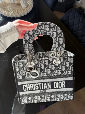 Väska aldrig använd 💕 - Jättefin ✨