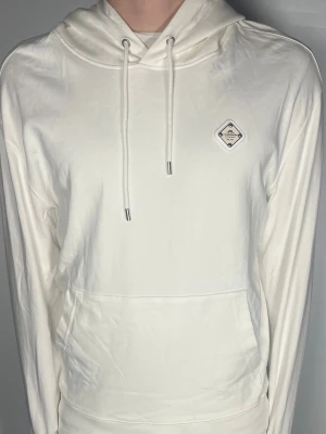 J.Lindeberg hoodie - Säljer en riktigt snygg och trendig J.Lindeberg hoodie i fint skick, storlek L, vid frågor är det bara att skriva //Gramenti