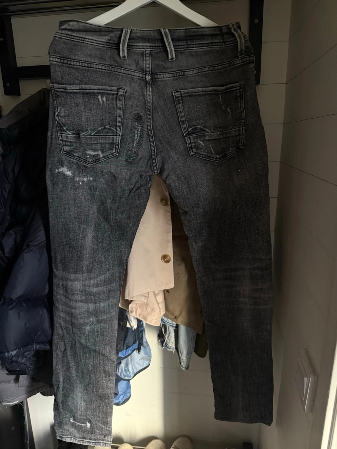 Jack & Jones Grå slitna jeans med raka ben  - 1