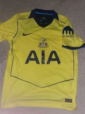 Fotboll tröja tottenham - Säljer nu denna feta Xavi Simon’s tröja då jag tyvärr ej använder den längre. 
