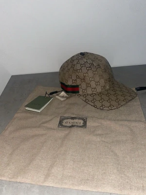 GG keps beige - GG keps beige hör av er för mer info. Leveranstid 1-3 dagar pris kan alltid diskuteras 