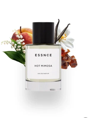 ESSNCE Hot Mimosa Eau de Parfum - Fräsch parfym från ESSNCE med namnet Hot Mimosa. Kommer i en stilren, genomskinlig glasflaska med svart lock och vit etikett. Doften har inslag av persika, vanilj och blommiga toner. Perfekt för dig som gillar fruktiga och blommiga parfymer.