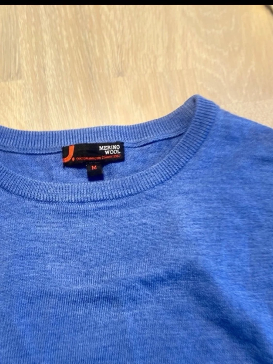 Blå stickad tröja i merinoull - 1