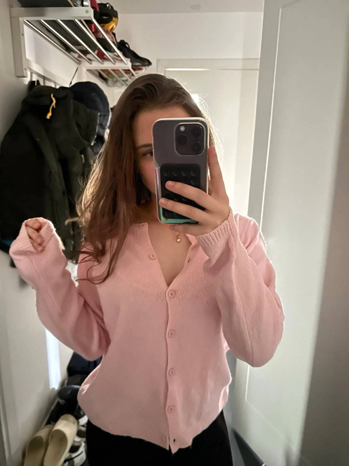 Ljusrosa kofta med knappar