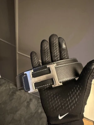 H bälte svart - Snyggt 