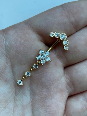 ⚜️NY Oanvänd navelpiercing i 304 rostfritt stål⚜️ - 🔥 ERBJUDANDE: Få 30% rabatt när du köper 2 valfria piercingar! 🔥  Passa på att fynda och uppdatera din smyckessamling 💖 Skicka ett meddelande vid intresse eller frågor!