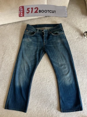 Levis 512 bootcut jeans - Säljer ett par vintage Levis 512 bootcut jeans. Schysst tvätt och fades. Storlek 34/32 (passar något mindre). Ställ frågor om ni är intresserade. (OBS, ”512 bootcut”-tagen saknas) 