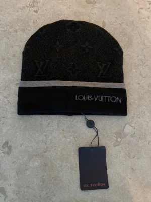 Snygg Svart mössa  - Aldrig använd snygg mössa