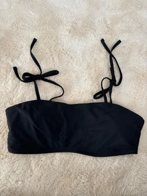 Bekini överdel  - Från shein storlek S för liten tyvärr oanvänd har inlägg  