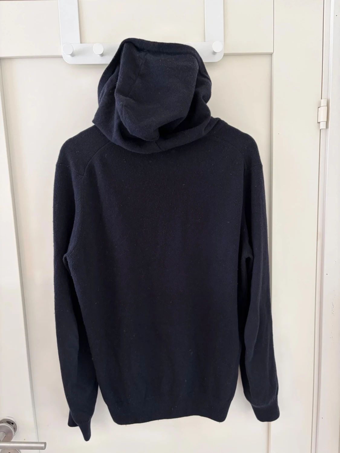 Marinblå cashmere hoodie - 1