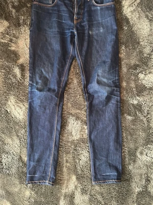 Grim Tim nudie dry - Nudie jeans okej skick lagning vid grenen feta fades. 