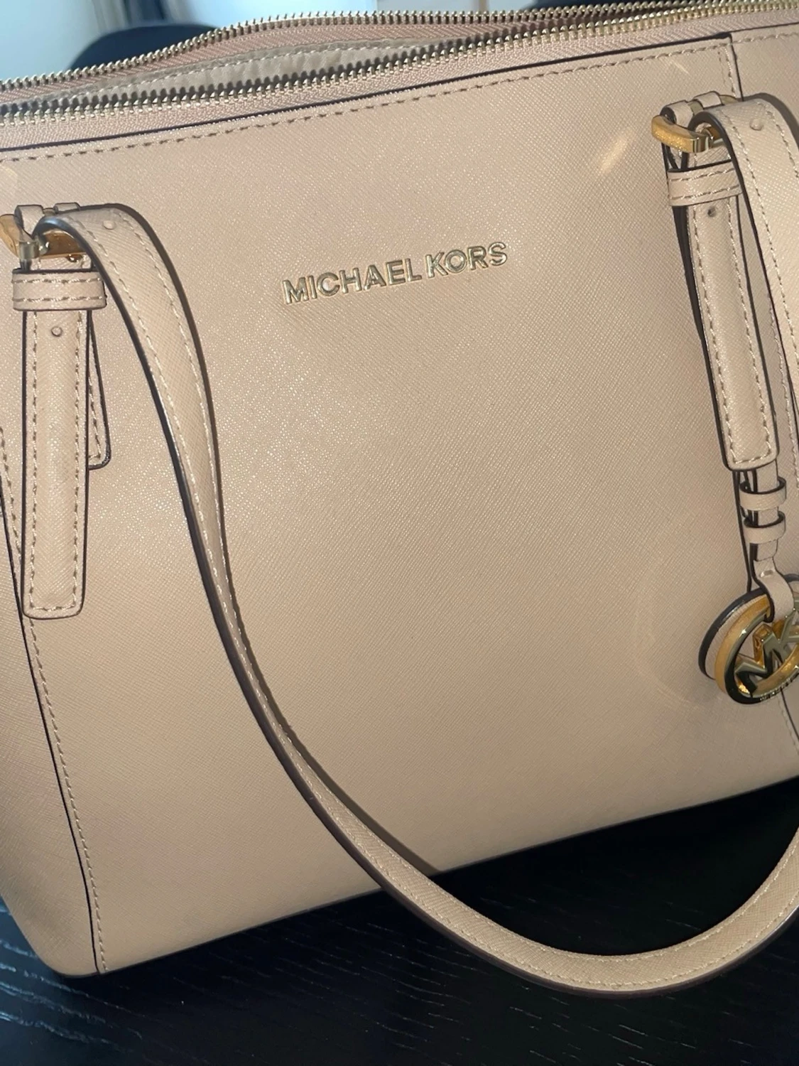 Beige handväska från Michael Kors - 1